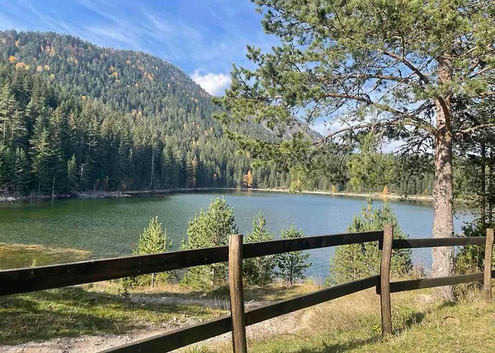 Zminica Lake House