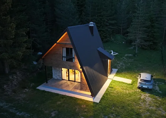 Zminica Lake House